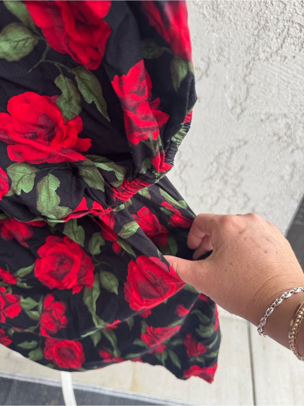 Black Floral V-Neck Romper with Red Rose Print Old Navy size XL - Picture 6 of 9